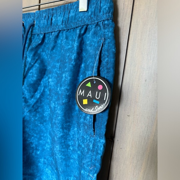 Maui & Son’s Walk Shorts in Indigo - Picture 2 of 5